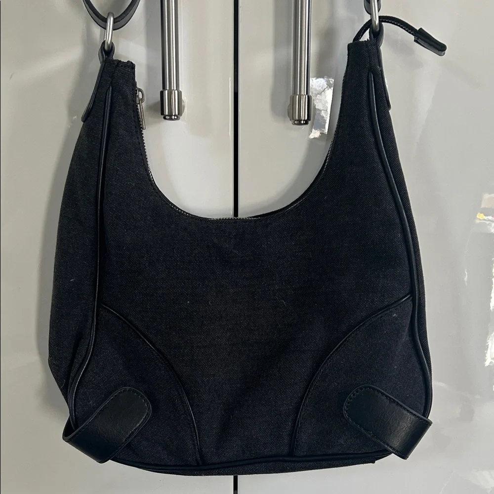 Brandy Melville Casual Grey and Black Canvas and Vegan Leather Shoulder Bag - Picture 3 of 4